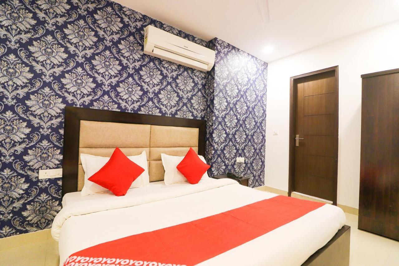 Oyo 63841 White Orchid Hotel Indraprastha Exterior foto