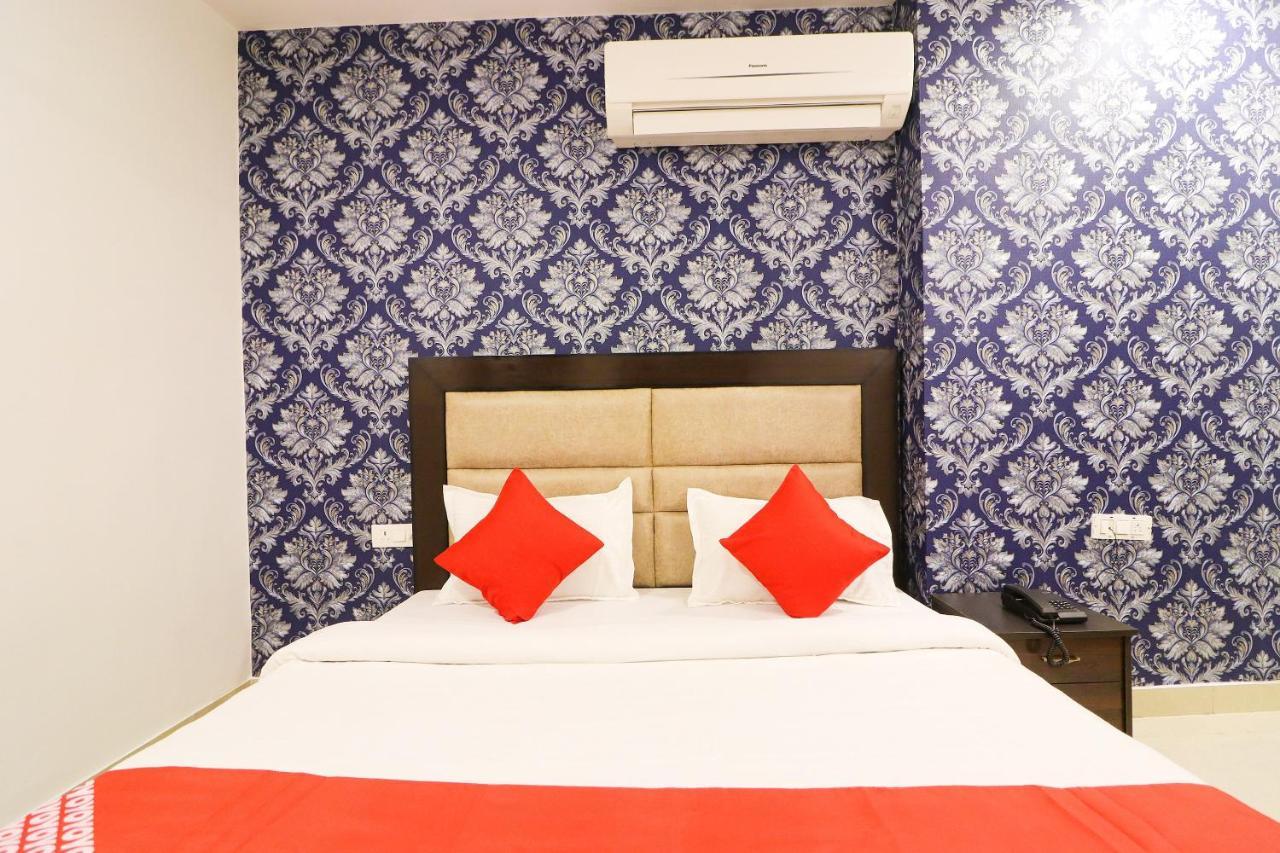 Oyo 63841 White Orchid Hotel Indraprastha Exterior foto