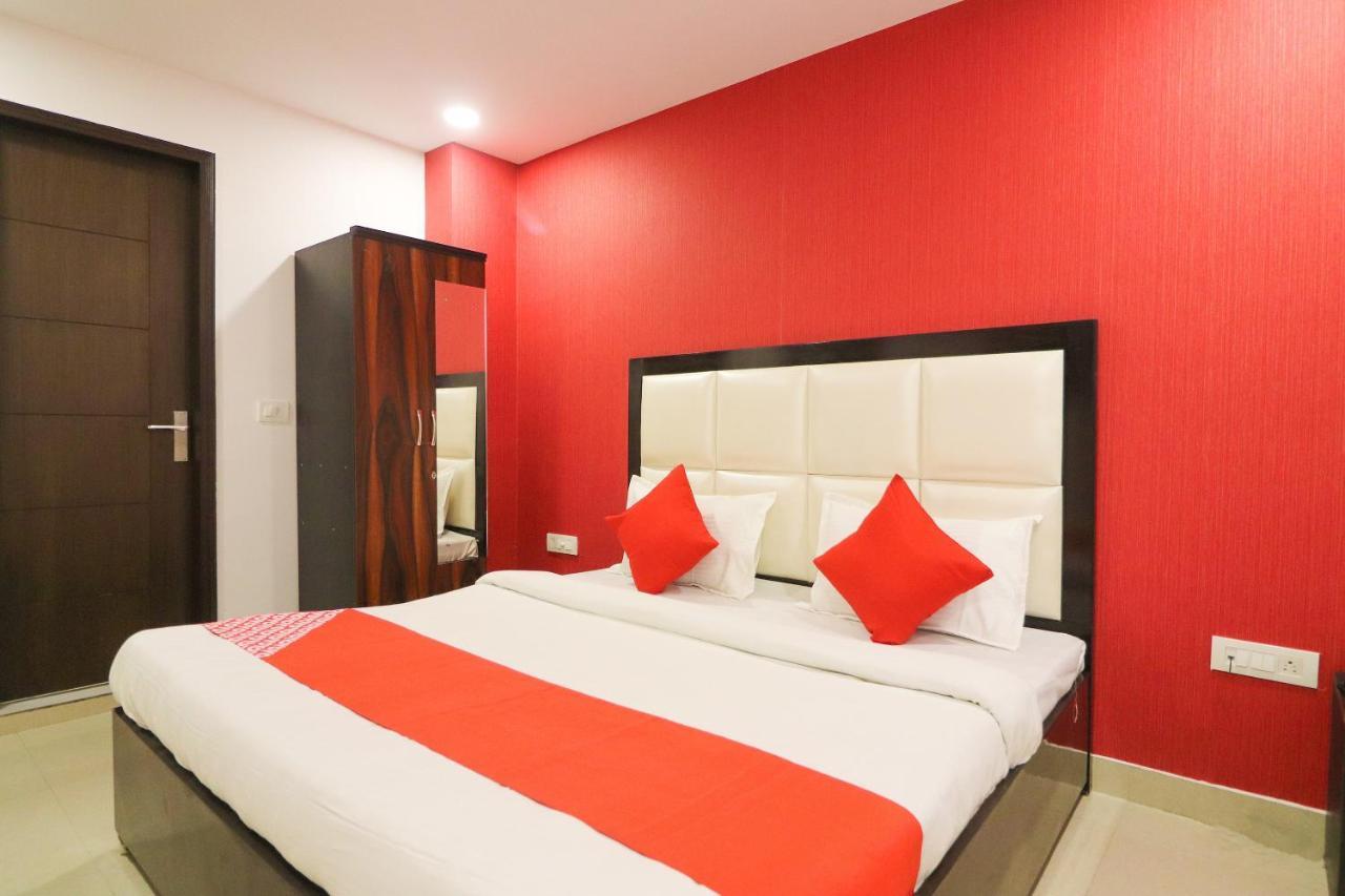 Oyo 63841 White Orchid Hotel Indraprastha Exterior foto
