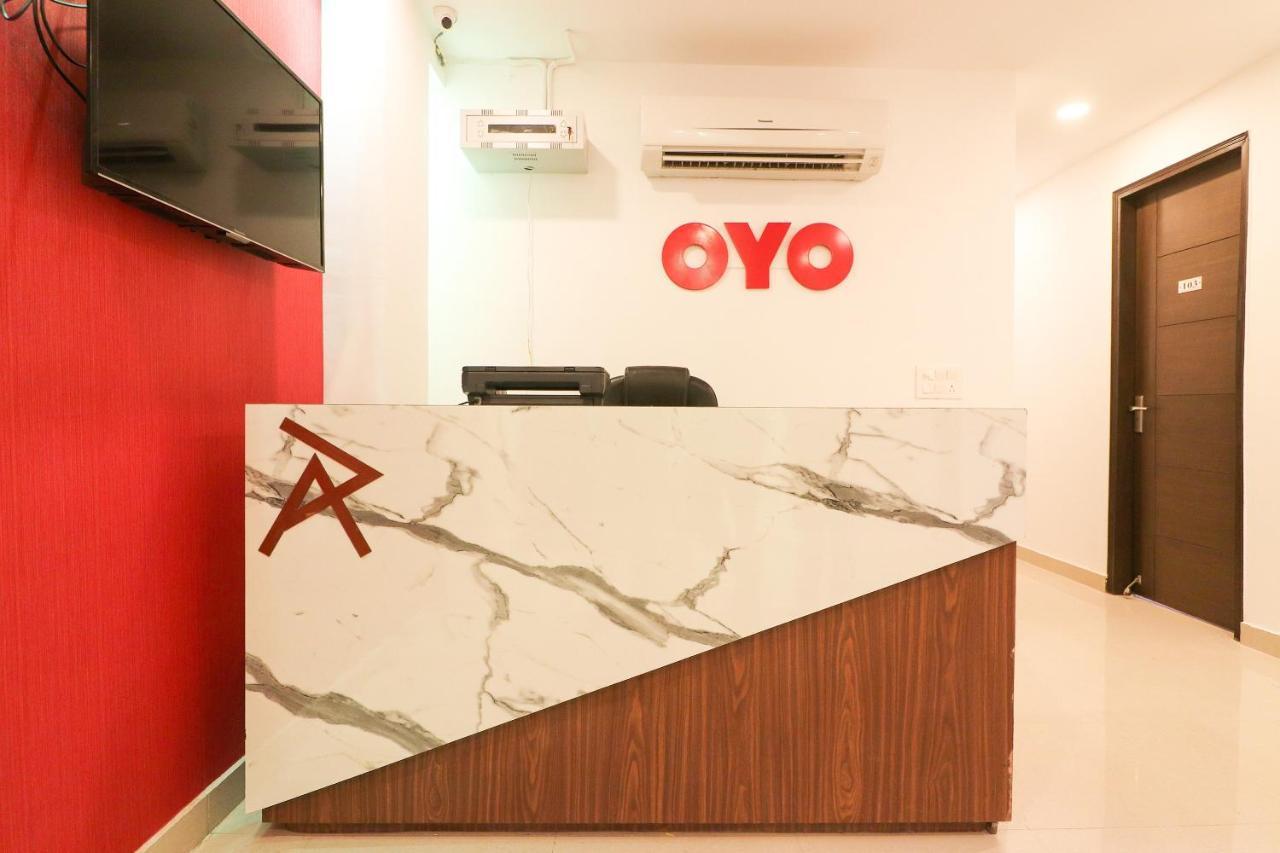 Oyo 63841 White Orchid Hotel Indraprastha Exterior foto