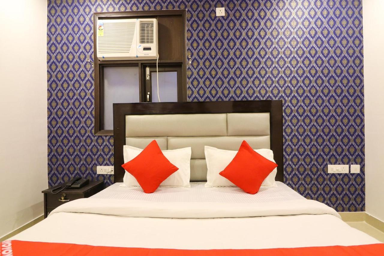Oyo 63841 White Orchid Hotel Indraprastha Exterior foto