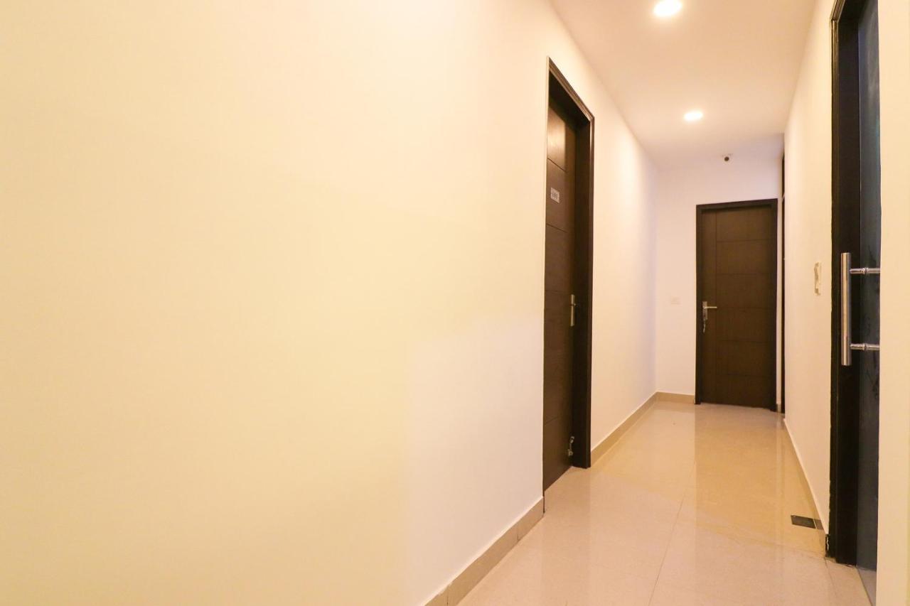 Oyo 63841 White Orchid Hotel Indraprastha Exterior foto