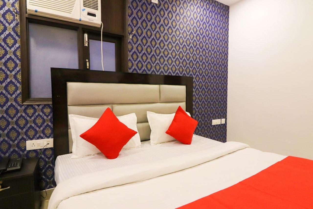 Oyo 63841 White Orchid Hotel Indraprastha Exterior foto