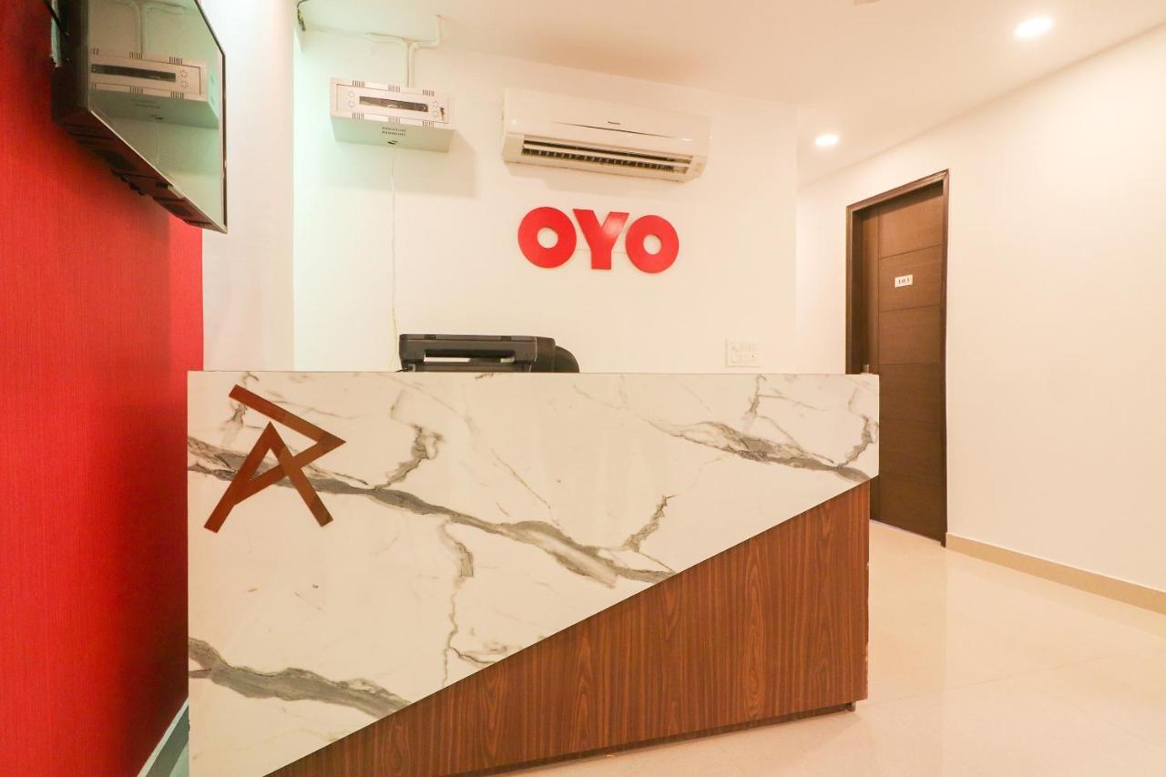 Oyo 63841 White Orchid Hotel Indraprastha Exterior foto