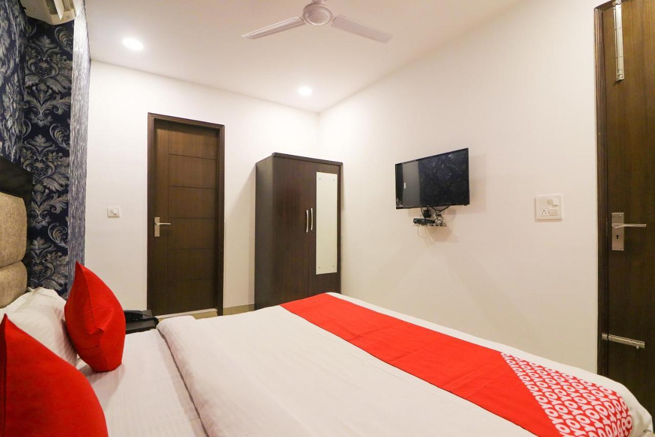 Oyo 63841 White Orchid Hotel Indraprastha Exterior foto