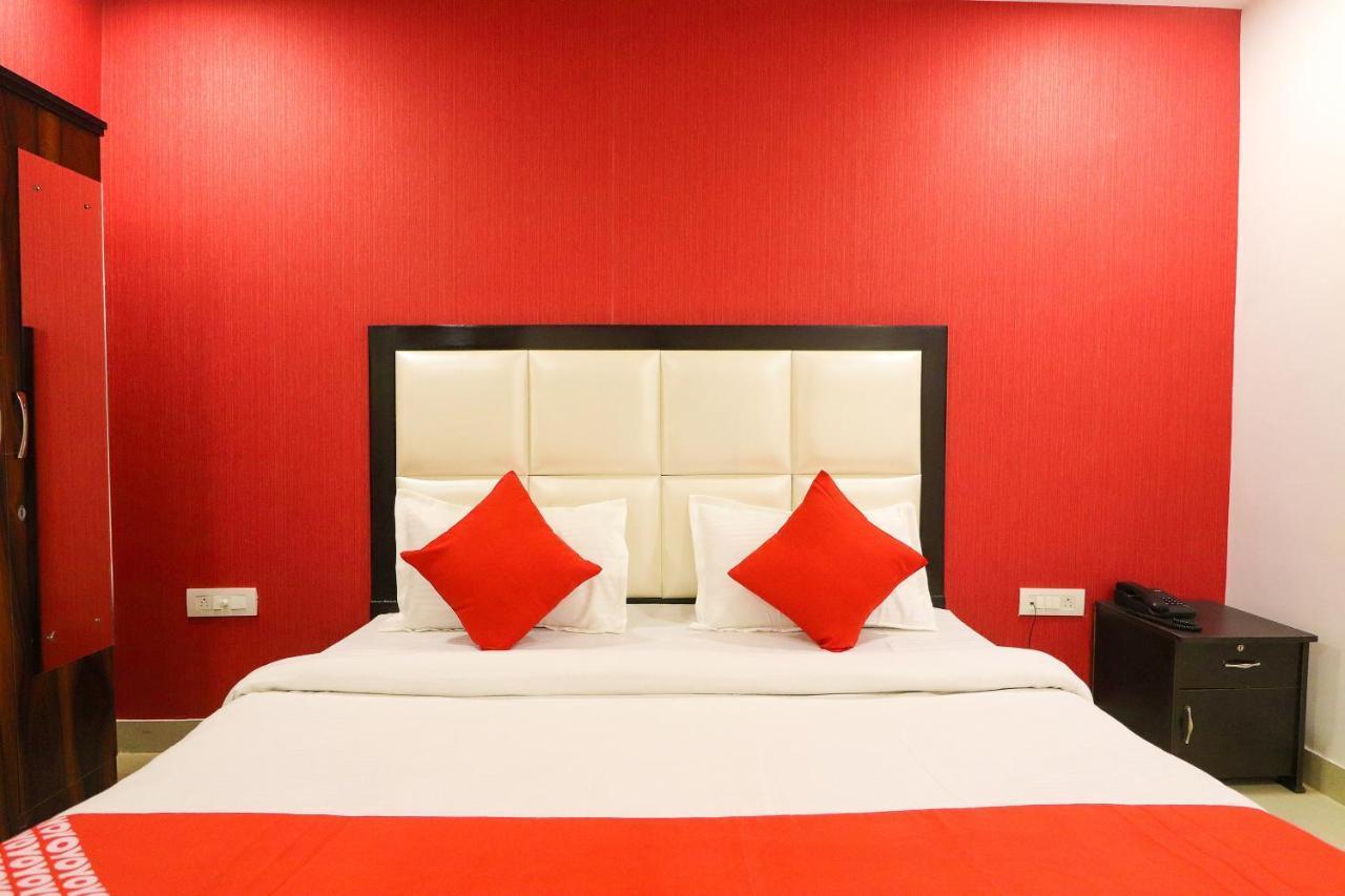 Oyo 63841 White Orchid Hotel Indraprastha Exterior foto