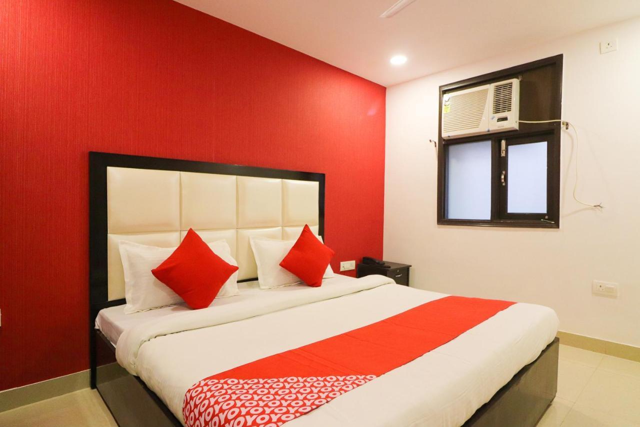 Oyo 63841 White Orchid Hotel Indraprastha Exterior foto
